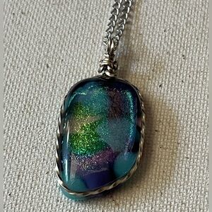 Elegant Silver and Green Pendant Necklace